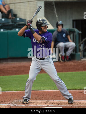 Columbus, Ohio, USA. 20. Juli 2015. Louisville Bats dritte Baseman Chris Dominguez (22) an bat bei einem Spiel der regulären Saison zwischen Columbus Clippers und die Louisville Bats in Huntington Park, in Columbus OH. Brent Clark/Cal-Sport-Medien-Credit: Csm/Alamy Live-Nachrichten Stockfoto