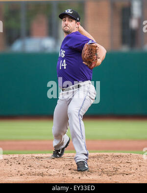 Columbus, Ohio, USA. 20. Juli 2015. Louisville Bats Krug Donn Roach (43) wirft bei einem Spiel der regulären Saison zwischen Columbus Clippers und die Louisville Bats in Huntington Park, in Columbus OH. Brent Clark/Cal-Sport-Medien-Credit: Csm/Alamy Live-Nachrichten Stockfoto