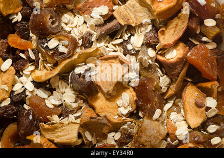 Müsli mit getrockneten Früchten und Haferflocken Stockfoto
