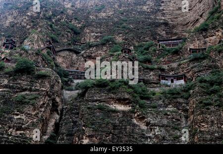 Shijiazhuang. 20. Juli 2015. Foto aufgenommen am 20. Juli 2015 zeigt alten taoistische Tempeln auf der Klippe im Sanggan-River-Canyon im Nordchinas Provinz Hebei Xuanhua County. Bildnachweis: Yang Shiyao/Xinhua/Alamy Live-Nachrichten Stockfoto