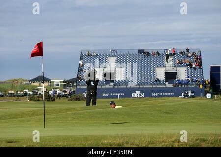 Alten Kurs, St Andrews, Fife, Schottland. 19. Juli 2015. Hideki Matsuyama von Japan in Aktion während der dritten Runde der 144. British Open Championship auf dem Old Course, St Andrews in Fife, Schottland. Bildnachweis: Aktion Plus Sport/Alamy Live-Nachrichten Stockfoto