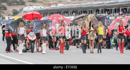 Salinas, Kalifornien, USA. 19. Juli 2015. ENI SBK Superbike Mädchen an der Startlinie bei der Eni FIM Superbike World Championship Laguna Sega Salinas, CA. Credit: Cal Sport Media/Alamy Live News Stockfoto