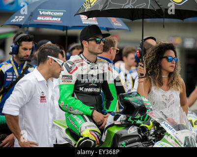 Salinas, Kalifornien, USA. 19. Juli 2015. # 40 Roman Ramos warten auf den Start des Rennens während der Eni FIM Superbike World Championship Laguna Sega Salinas, CA. Credit: Cal Sport Media/Alamy Live News Stockfoto