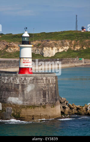 Leuchtturm auf der Hafenmauer, Newhaven, England Stockfoto