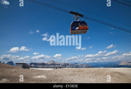 Kabine der Marmolada Seilbahn Lift von Malga Ciapela zur Serauta nach Punta Rocca, Dolomiten, Italien Stockfoto