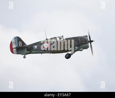 Curtiss H-75A-1 Hawk 75 uns Eindecker Jagdflugzeug fliegen im 2015 Flying Legends air Show Stockfoto