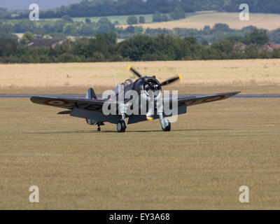 Curtiss H-75A-1 Hawk 75 uns Eindecker Jagdflugzeug fliegen im 2015 Flying Legends air Show Stockfoto