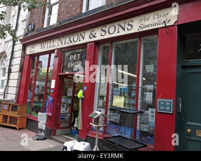 Willen Nixon und Söhne, traditionelle Carlisle Zoohandlung, Cumbria, England, UK Stockfoto