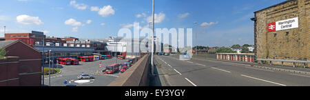 Transport von Panorama von Warrington, Hauptbahnhof und Busbahnhof, Hauptstraße, Cheshire, England, UK Stockfoto