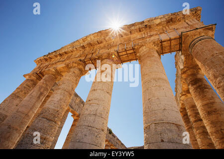 Säulen der Tempel von Segesta in Sizilien. Stockfoto