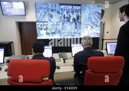 Mailand, Italien, Polizei Kontrollraum für Videoüberwachung am Bahnhof Central Station Stockfoto