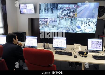 Mailand, Italien, Polizei Kontrollraum für Videoüberwachung am Bahnhof Central Station Stockfoto