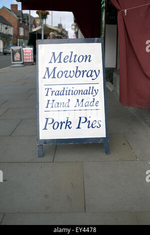 Melden Sie für traditionell handgefertigt Schweinefleischpasteten, Melton Mowbray, Leicestershire Stockfoto