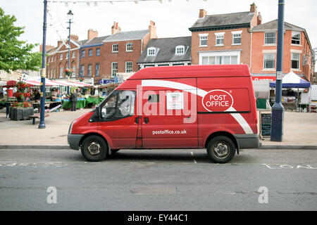 Postamt Cash Van bei Abholung Stockfoto