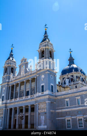 Kathedrale der Heiligen Maria der Royal La Almudena in Madrid Stockfoto