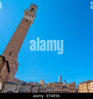 SIENA, Italien - 26. Oktober 2014: Skyline des Platzes Piazza del Campo in Siena, Italien. Stockfoto