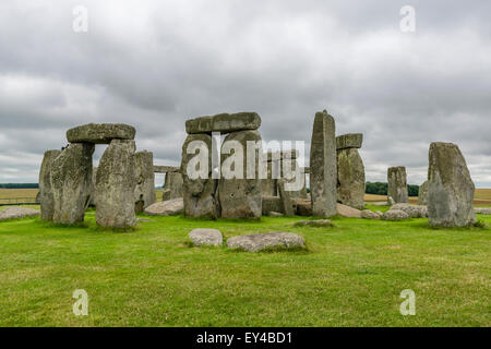 Stonehenge, England. UK -, eines der Wunder der Welt und das bekannteste prähistorische Monument Europas Stockfoto