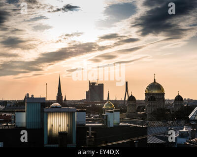 Panorama von Riga aus einem Gebäude Dach Stockfoto