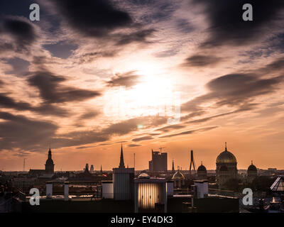 Panorama von Riga aus einem Gebäude Dach Stockfoto