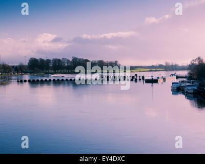 Panorama von Athlone Stadt und den Fluss Shannon im Herbst, Stockfoto