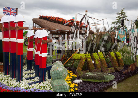 Ausstellung des British Army Military Garden im Tatton Park, Ceshire, Großbritannien, Juli 2015."das Blumenbeet wurde geschaffen, um eine florale Darstellung der berühmten Schlacht von 1879 zur Verteidigung von Rorke's Drift in Natal, Südafrika, während des Anglo-Zulu-Krieges zu bieten, als die Briten sich gegen eine überwältigende Zulu-Streitmacht wehrten, Eine Aktion, bei der elf Victoria-Kreuze vergeben wurden, um der taderen Kampfweise zu Ehren zu kommen. Stockfoto