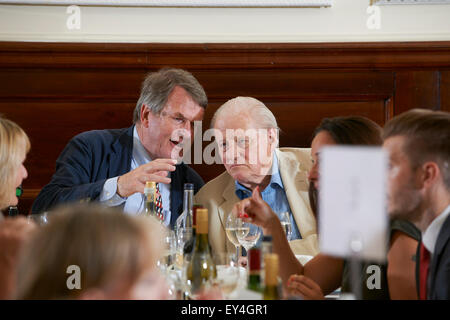 John Julius Norwich & Jeremy Lewis in den Oldie literarischen Mittagessen 21.07.15 Stockfoto