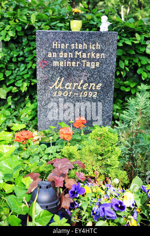 Der Grabstein von Marlene Dietrich auf dem Städtischer Friedhof III-Friedhof in Berlin Stockfoto