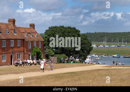 Der Buckler schwer Dorf am Fluss Beaulieu in der neuen Gesamtstruktur Hampshire UK Stockfoto