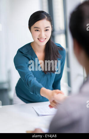 Junge Frau für ein Job Interview Stockfoto