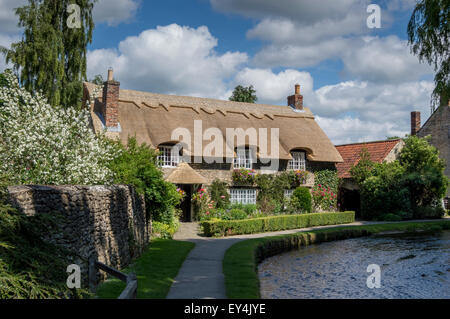 Strohgedeckte Hütte, Thornton-Le-Dale, North Yorkshire, Vereinigtes Königreich Stockfoto