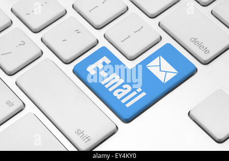 E-Mail-Taste auf der Computertastatur Stockfoto