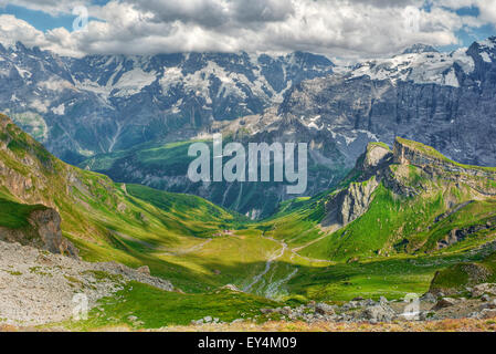 Juli 2015, Landschaft in den Berner Alpen in der Schweiz nahe dem Berg Schilthorn und den Berg Hundshorn, HDR-Technik Stockfoto