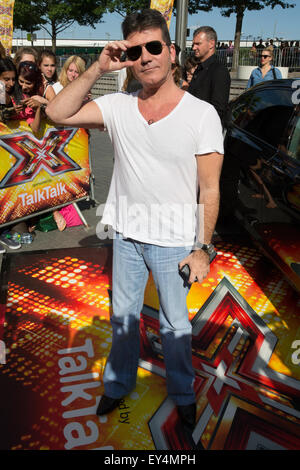 Die Wembley Arena, London, UK. 21. Juli 2015. X-Factor Richter und Referenten stellen mit Fans in der Wembley Arena für das diesjährige London Auditions zeigen. Bildnachweis: Chris Yates / Alamy Live News Stockfoto