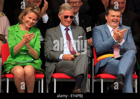 König Philippe & Königin Mathilde von Belgien & Bürgermeister Bart Somers während die Kavalkade in Mechelen, Belgien Stockfoto
