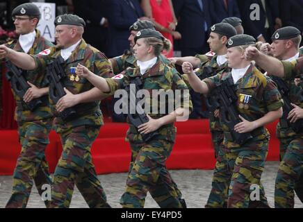 Brüssel, Belgien. 21. Juli 2015. Soldaten nehmen Teil an der Nationalfeiertag Millitary Parade in Brüssel, am 21. Juli 2015. Bildnachweis: Wang Xiaojun/Xinhua/Alamy Live-Nachrichten Stockfoto