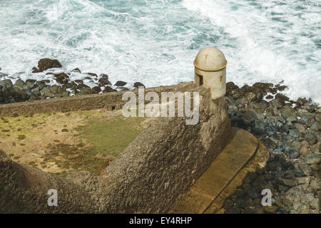 Setry Box mit Blick auf Atlantik auf El Morro Festung, San Juan, Puerto Rico Stockfoto