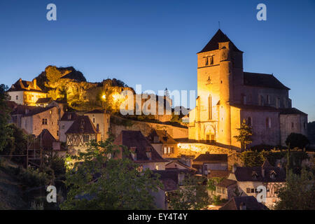 Dämmerung über mittelalterliche Stadt von Saint-Cirq-Lapopie, Vallee du Lot, Midi-Pyrenäen, Frankreich Stockfoto