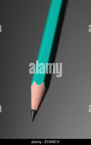 Bleistift und grauen Hintergrund. Stockfoto