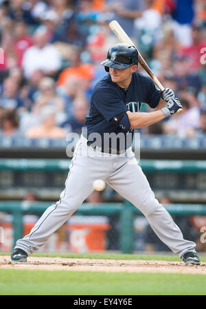 Detroit, Michigan, USA. 21. Juli 2015. Seattle Mariners dritte Baseman Kyle Seager (15) at bat während MLB Spielaktion zwischen Seattle Seemänner und die Detroit Tigers im Comerica Park in Detroit, Michigan. Die Mariners besiegten die Tigers 11-9. John Mersits/CSM/Alamy Live-Nachrichten Stockfoto