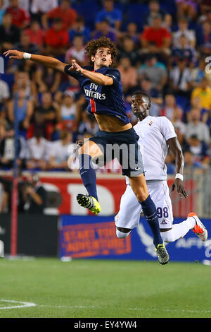 New Jersey, USA. 21. Juli 2015. Paris St. Germain Mittelfeldspieler Adrien Rabiot (25) in der ersten Hälfte der internationalen Champions-Cup-Spiel zwischen den Paris St. Germain und AC Fiorentina spielte an der Red Bull Arena in Harrison, New Jersey. Bildnachweis: Aktion Plus Sport/Alamy Live-Nachrichten Stockfoto