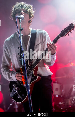 Bollate Mailand Italien. 21. Juli 2015. Die britische Indie-Rock-Band THE KOOKS bei Villa Arconati während der "Villa Arconati Festival" Credit tritt: Rodolfo weitertransferiert/Alamy Live News Stockfoto