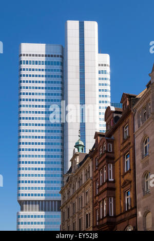 Silberturm oder Silver Tower, Wohnhäuser in Weserstraße Street, Gebiet rund um den Bahnhof, Frankfurt Am Main, Hessen Stockfoto