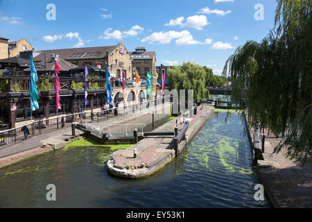 Die Regents Canal bei Camden Lock, London, England, UK Stockfoto