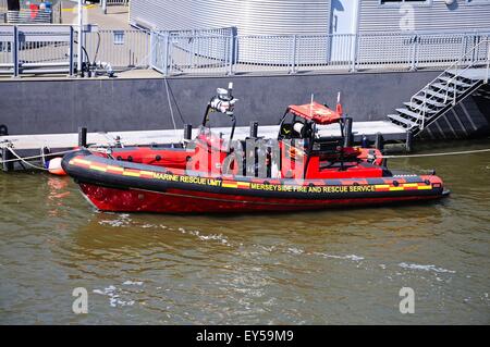 Merseyside Feuerwehr Boot am Pier Head, Liverpool, Merseyside, England, UK, Westeuropa. Stockfoto