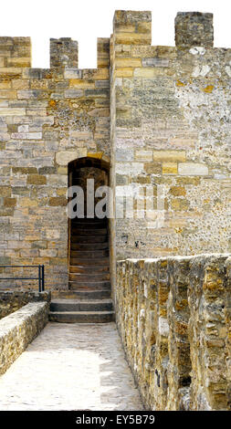 Obergeschoss-Gehweg in Schloss st. Jorge Portugal Lissabon Stockfoto