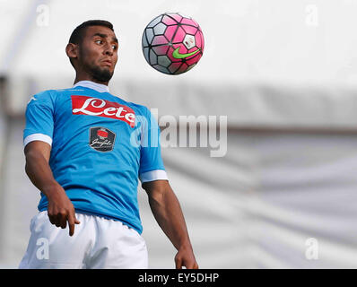 Dimaro, Italien. 21. Juli 2015. Faouzi Ghoulan während Fußball-Freundschaftsspiel zwischen Ssc Napoli und Ananue für Vorsaison Sommertraining Italien Fußballmannschaft SSC Napoli in Dimaro Italien.  Bildnachweis: Agnfoto/Alamy Live-Nachrichten Stockfoto