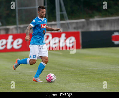 Dimaro, Italien. 21. Juli 2015. Christian Maggio während Fußball-Freundschaftsspiel zwischen Ssc Napoli und Ananue für Vorsaison Sommertraining Italien Fußballmannschaft SSC Napoli in Dimaro Italien.  Bildnachweis: Agnfoto/Alamy Live-Nachrichten Stockfoto