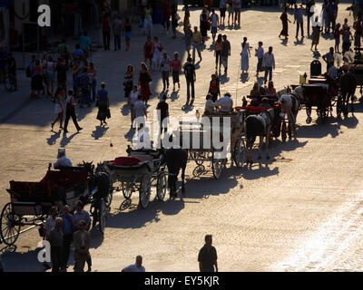 Polen Krakau, Marktplatz, Waggons Stockfoto