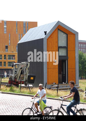 Klein und billig Fertighaus Haus, das überall gesetzt werden kann, entwickelt von der niederländischen Firma Heijmans, in Breda, Niederlande. Stockfoto