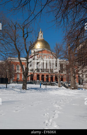 Bostons Repräsentantenhaus im Schnee vom Boston Common. Boston, Massachusetts, Neuengland, USA Stockfoto